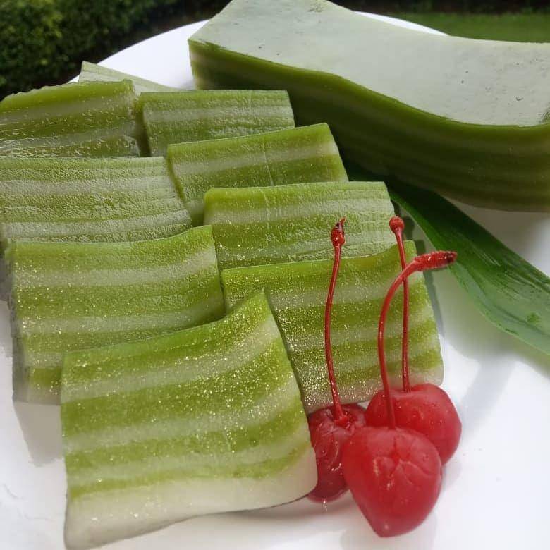 Kue lapis pandan (instagram.com/ibututi_cakeandcookies)