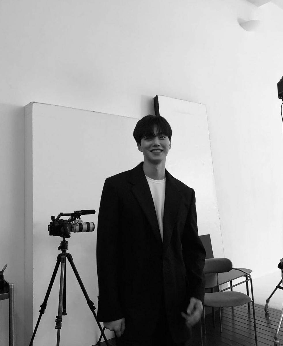 Song Kang (instagram.com/songkang_b)