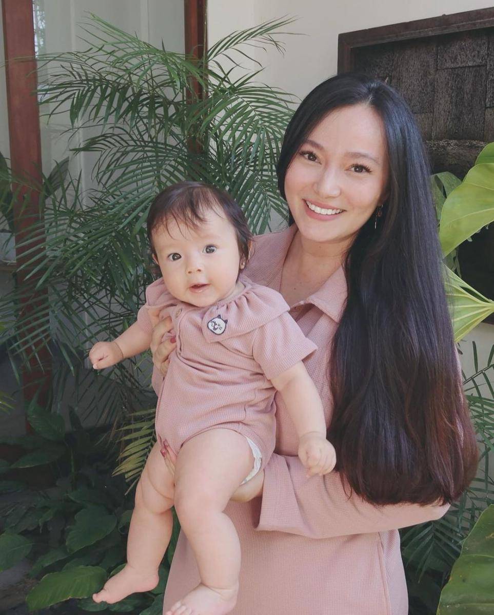 Asmirandah momong anak (instagram.com/asmirandah)