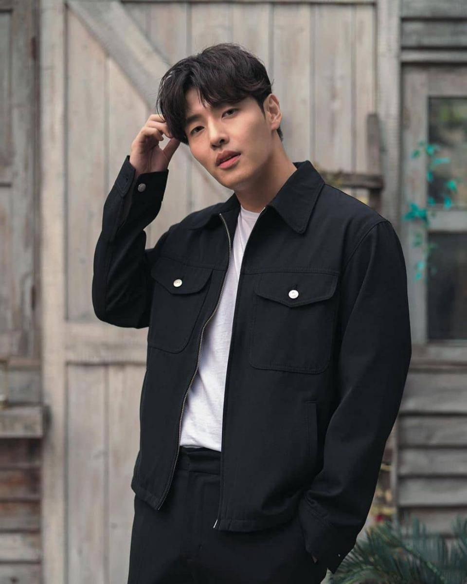 Kang Ha Neul (instagram.com/ kanghaneul_sky_)