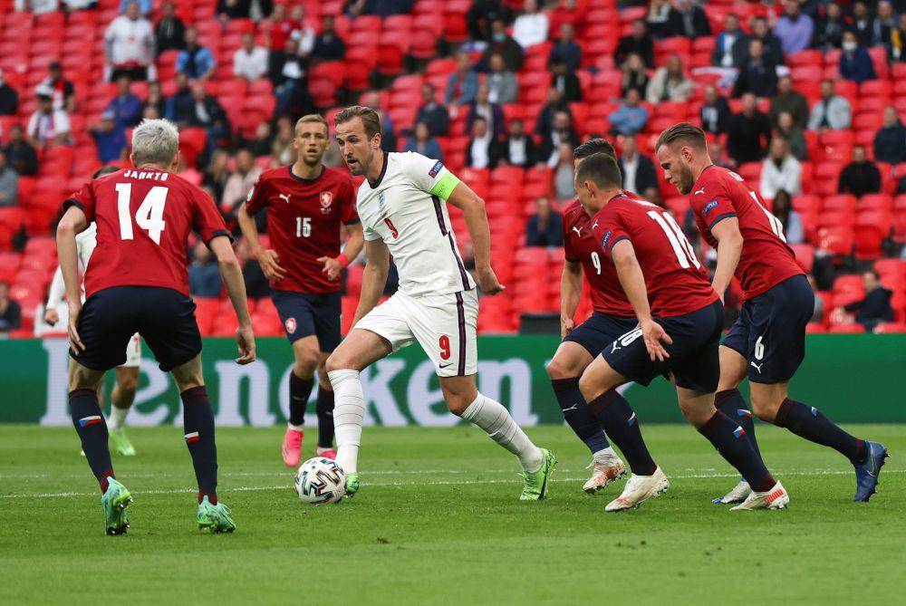 Potret laga Inggris menghadapi Republik Ceko (twitter.com/HKane)