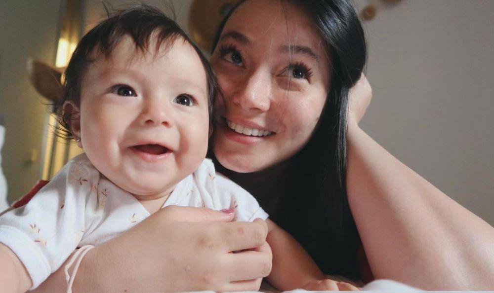 Asmirandah momong anak (instagram.com/asmirandah)