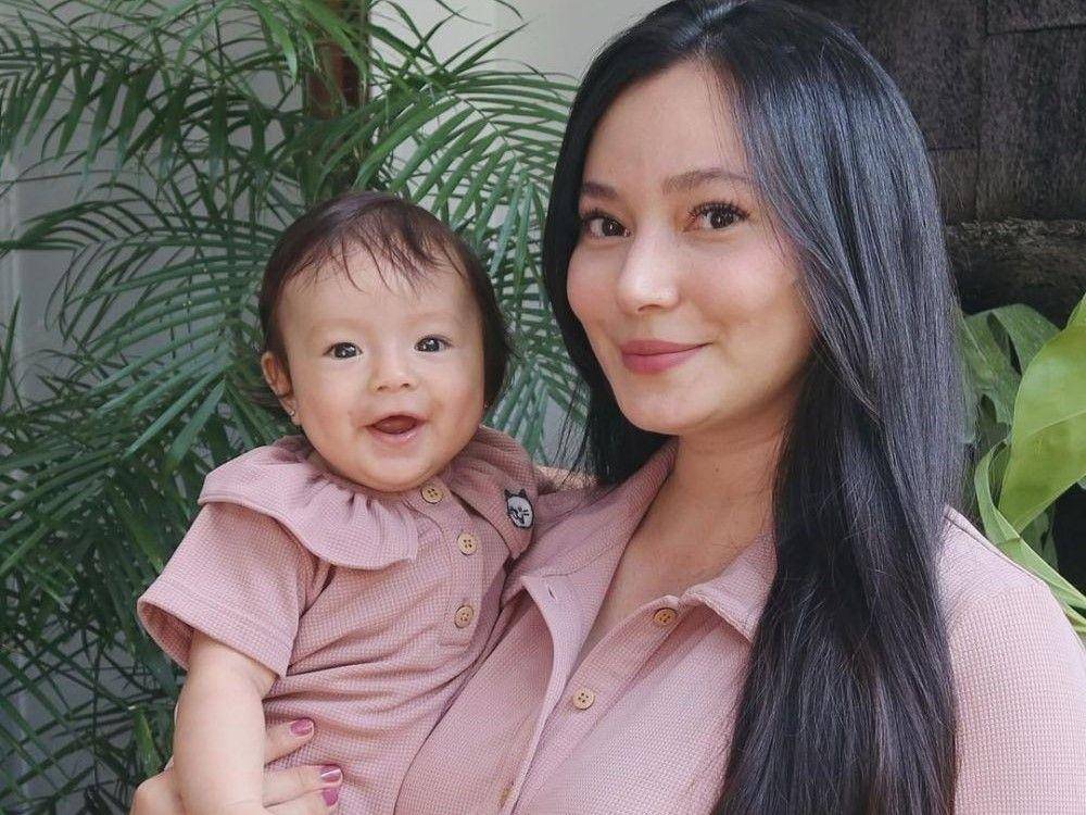 Asmirandah momong anak (instagram.com/asmirandah)