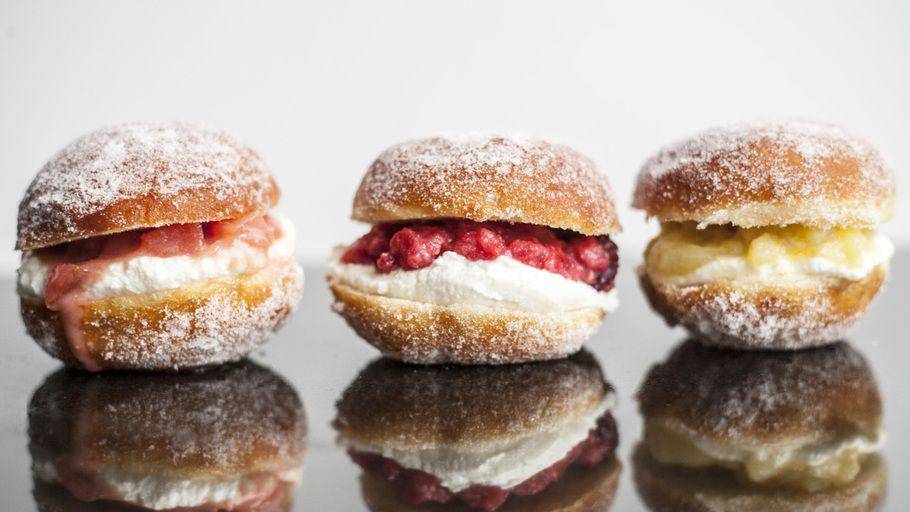 Ilustrasi fruit donut sandwich (sortedfood.com)