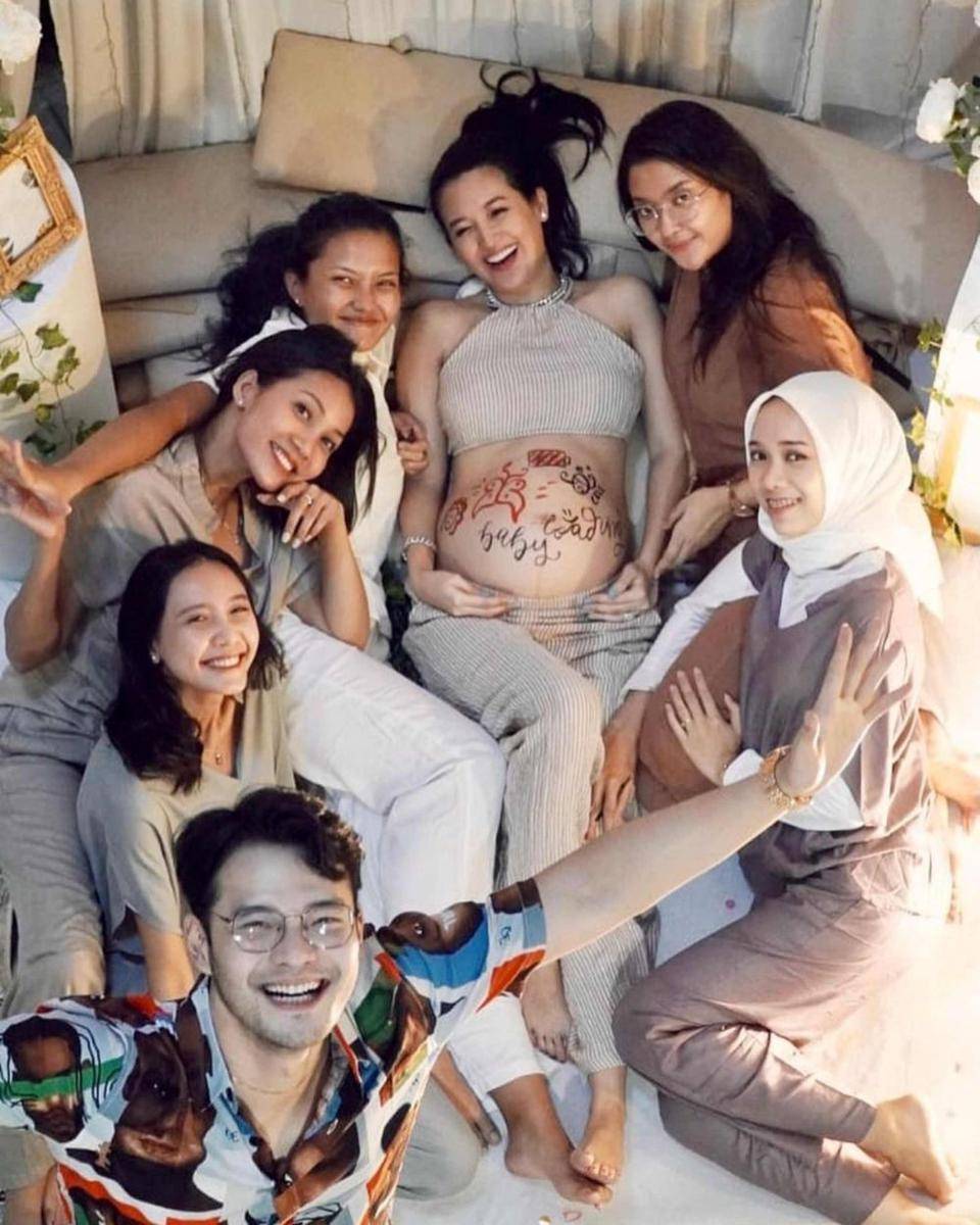 Baby shower Sylvia Fully (Instagram.com/sylvia_fully88/)