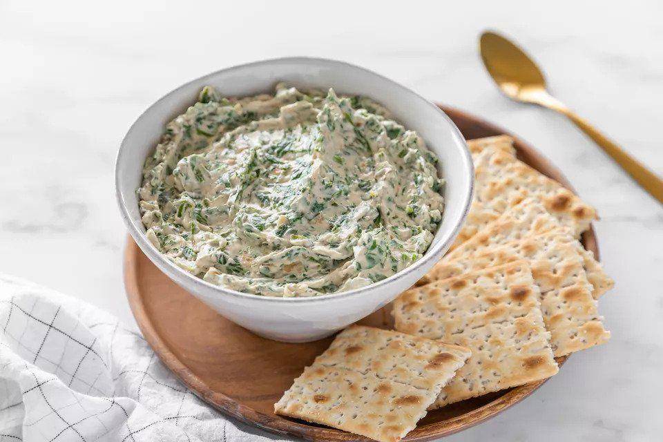 Ilustrasi spinach dip (thespruceeats.com/Anastasiia Tretiak)