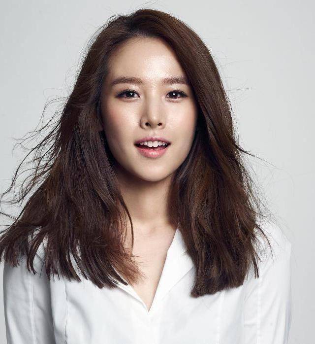 Jo Yoon Hee (dok. King Kong by Starship)