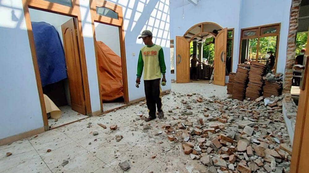 Sebuah rumah di Ponorogo yang dibongkar. Istimewa