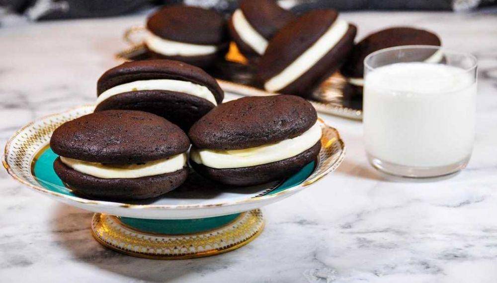 whoopie pie (Instagram.com/flourandfame)