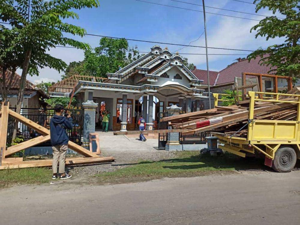Proses Cerai, Suami di Ponorogo Ini Bongkar Rumah Mewahnya
