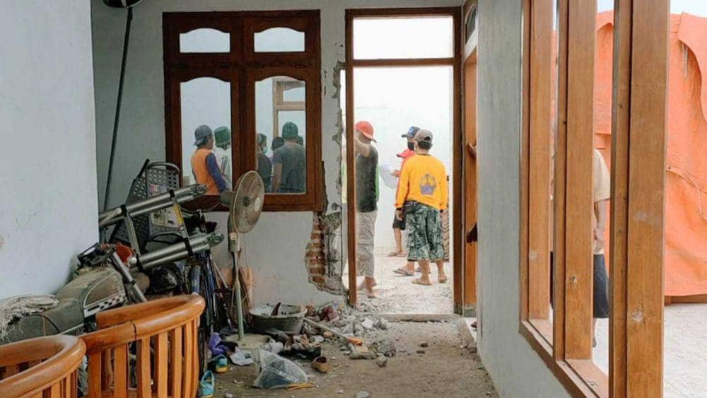 Pembongkaran rumah di yang dipicu konflik rumah  tangga. IST