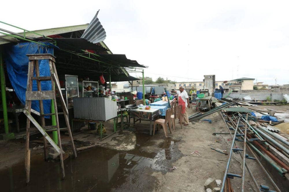 Suasana pasar terkena angin kencang di Pasar Sambu Medan (Dok. Kray)