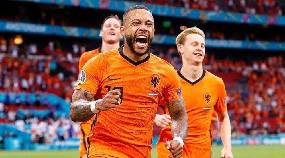 Memphis Depay usai cetak gol (twitter.com/Memphis)