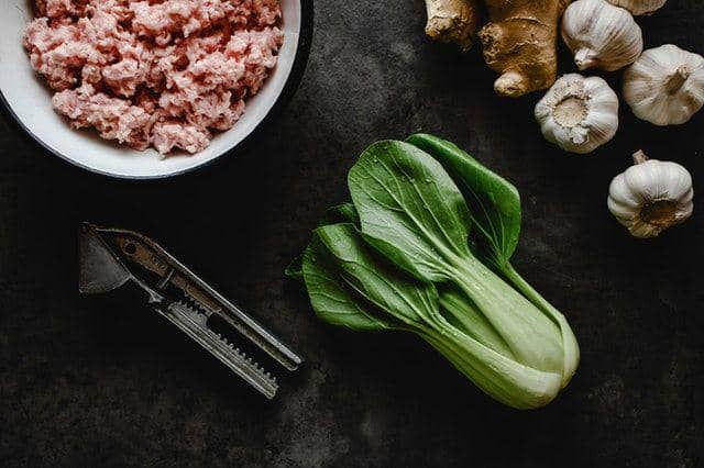 ilustrasi jahe dan bawang putih (pexels.com/Eva Elijas)