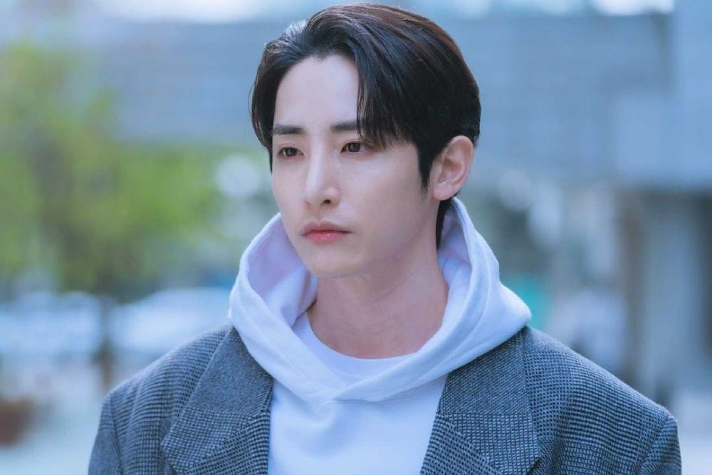 Mahal, 9 Harga Koleksi Coat Lee Soo Hyuk di Doom at Your Service