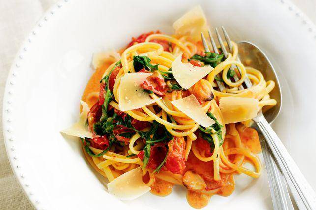 Pasta tomat mascarpone (taste.com.au/Gareth Morgans, Craig Robertson, Kate Whitaker)