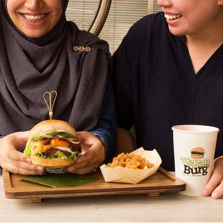 Semua menu VeganBurg 100 persen dari sumber nabati. (instagram.com/veganburgsg)