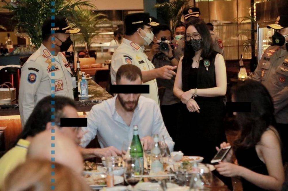 Gubernur DKI Jakarta Anies Baswedan sidak ke sejumlah restoran, Sabtu (19/6/2021). (instagram.com/aniesbaswedan)