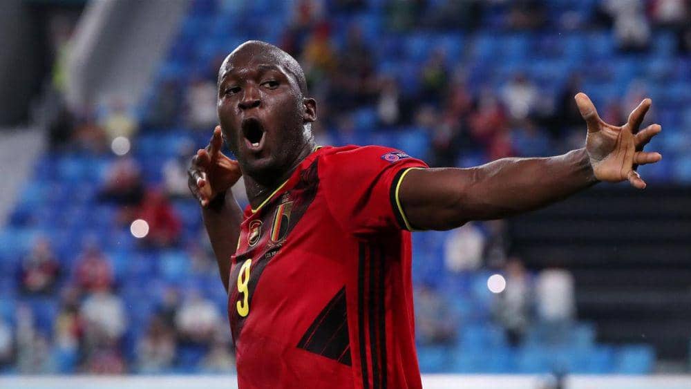 Romelu Lukaku mencetak brace ke gawang Rusia (eurosport.com)