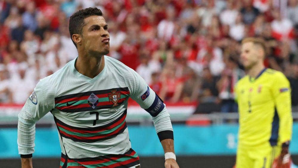 Cristiano Ronaldo mencetak brace ke gawang Hungaria (eurosport.com)