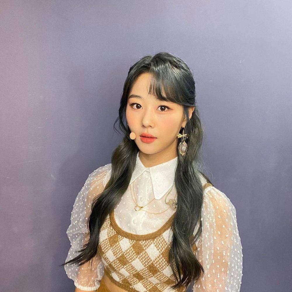 Chaerin Cherry Bullet (instagram.com/cherrybullet)