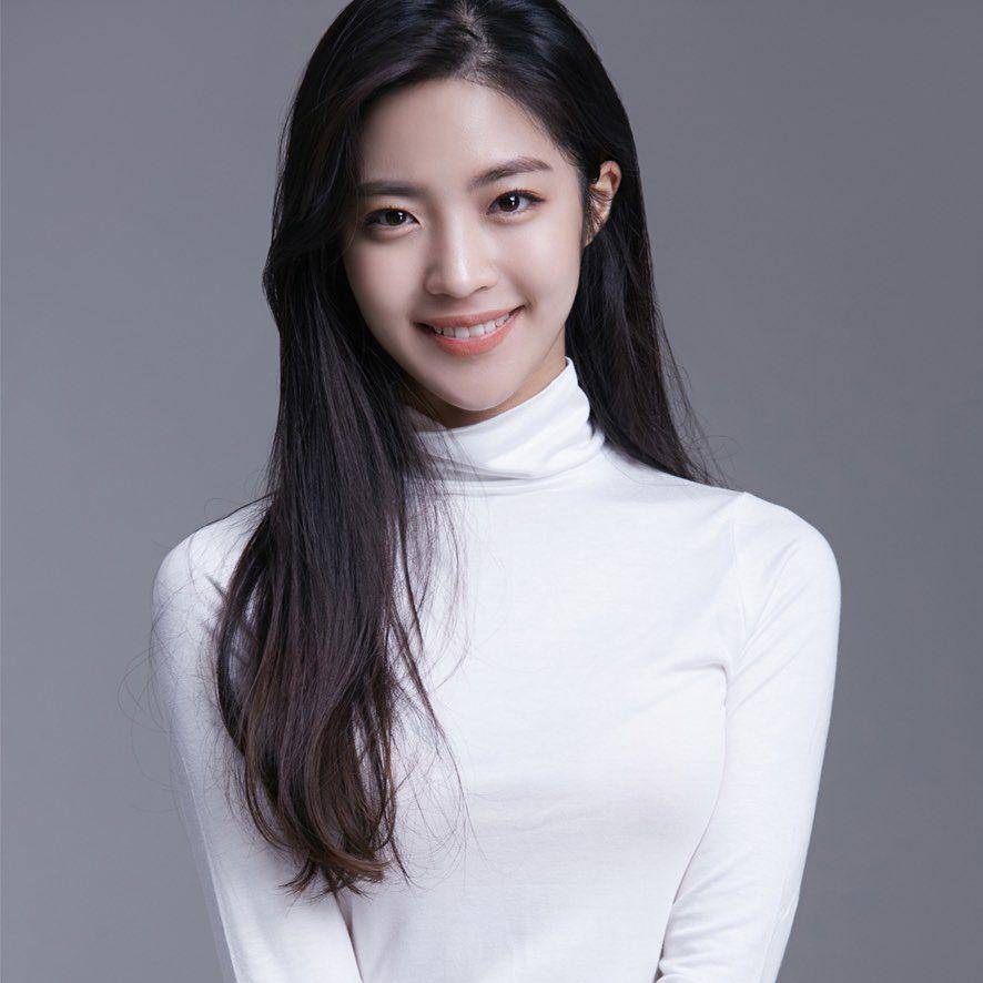 Min Chae Eun (instagram.com/ensent_official)