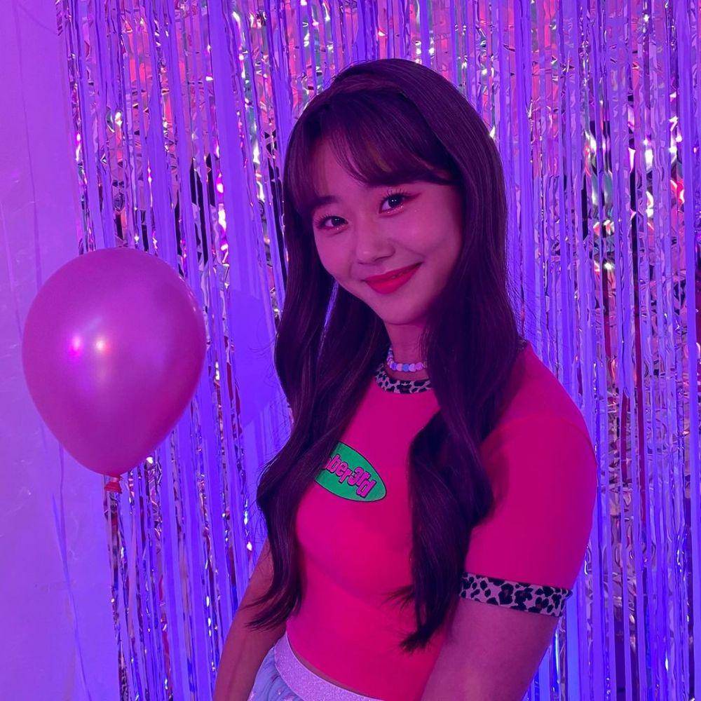 Chaerin Cherry Bullet (instagram.com/cherrybullet)