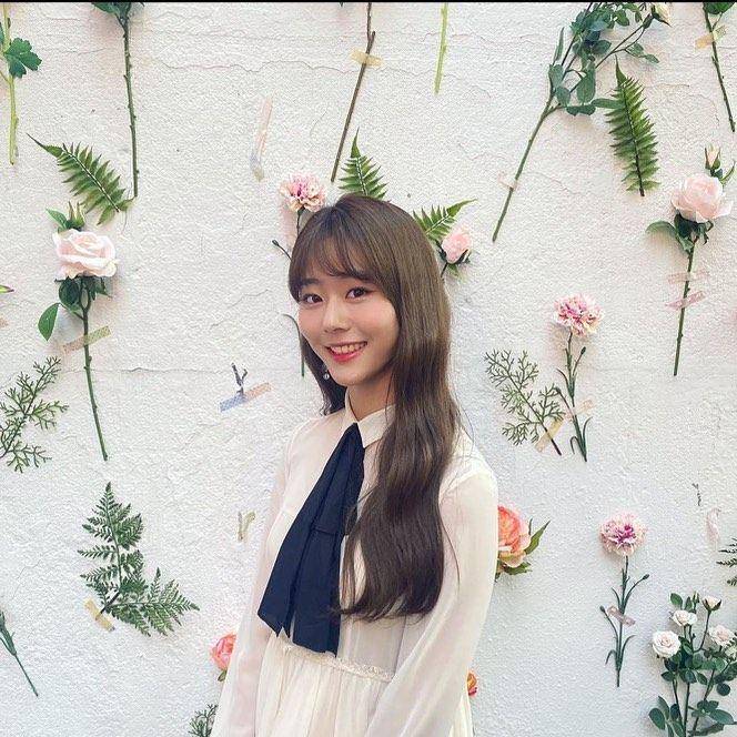 Chaerin Cherry Bullet (instagram.com/cherrybullet)
