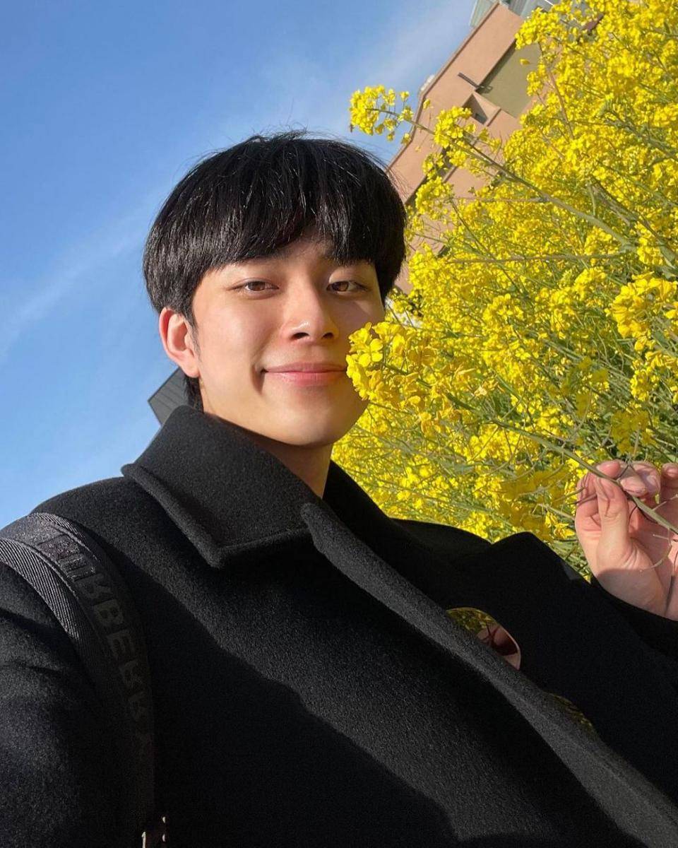 Yoo Seon Ho (instagram.com/official_yooseonho)
