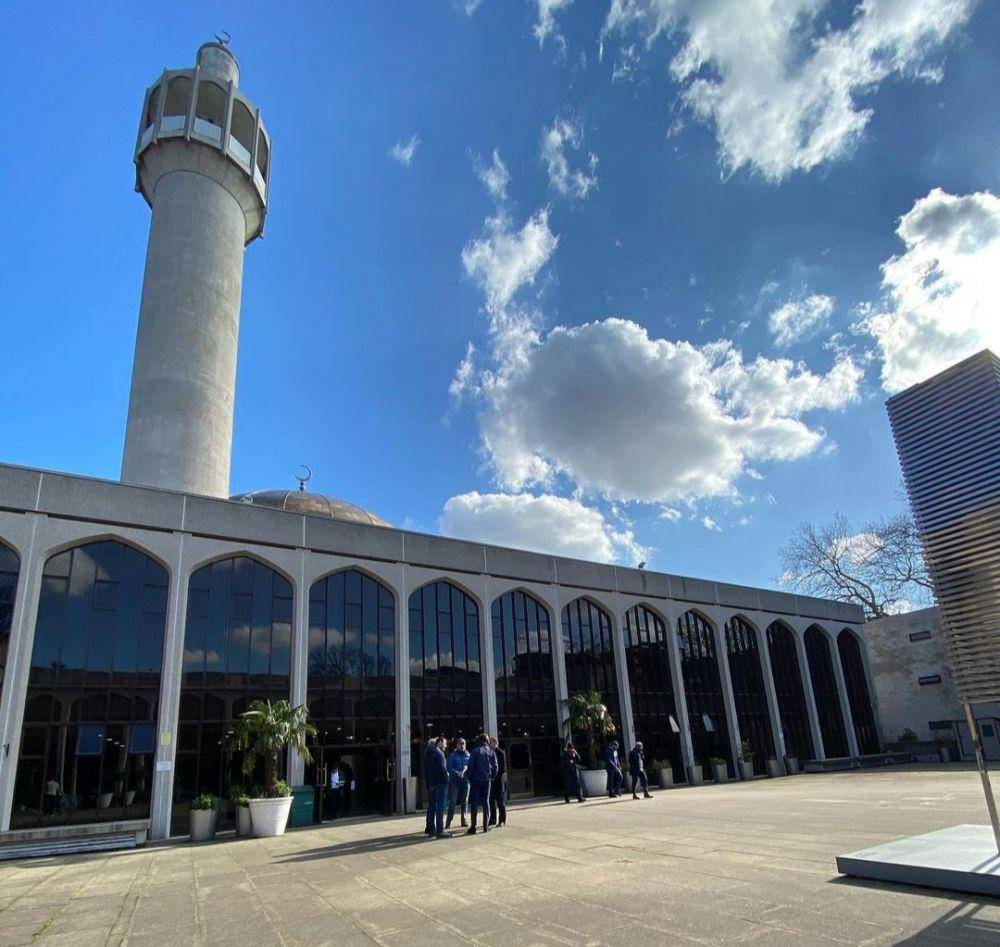 Masjid Regent's Park, London (Instagram.com/halaltipster)