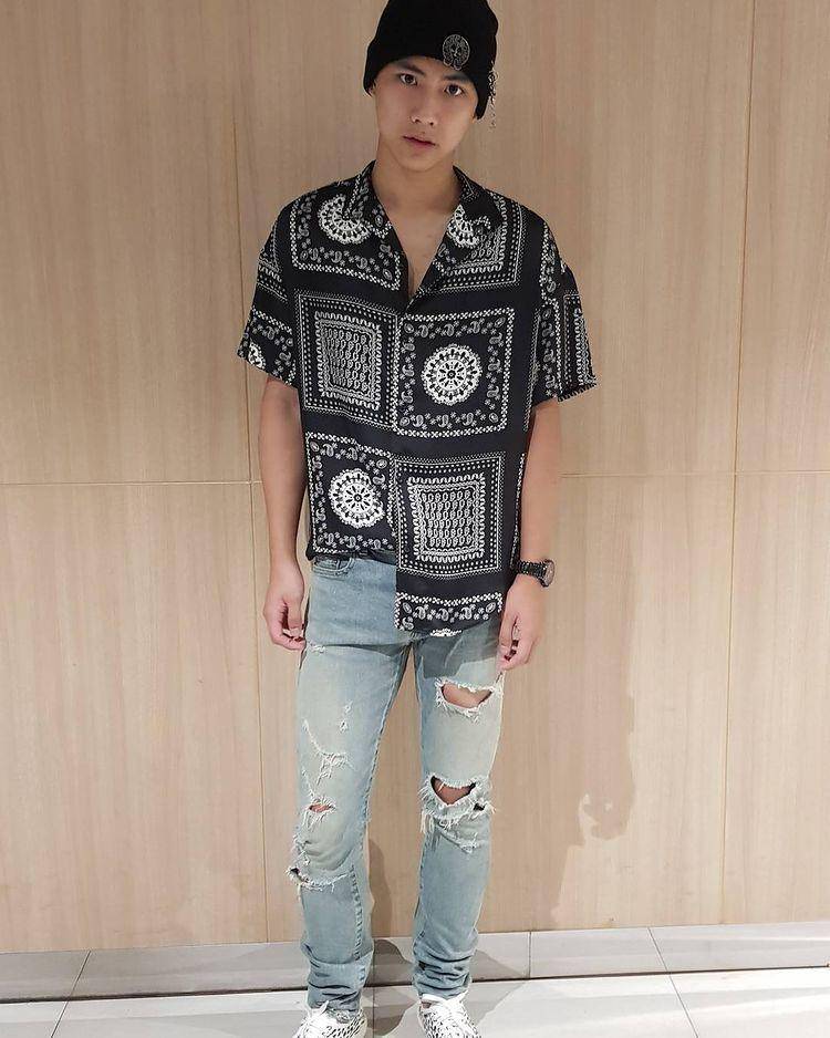 Style kemeja ala Ohm Pawat (instagram.com/ohmpawat)