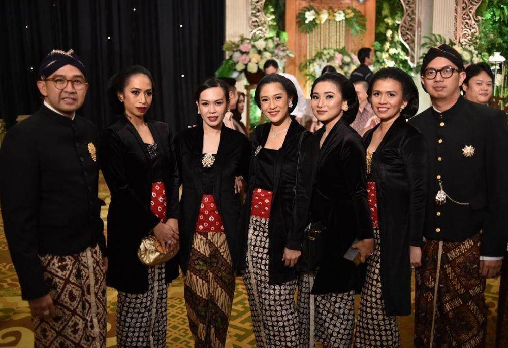 Dian Sastro (instagram.com/therealdisastr)