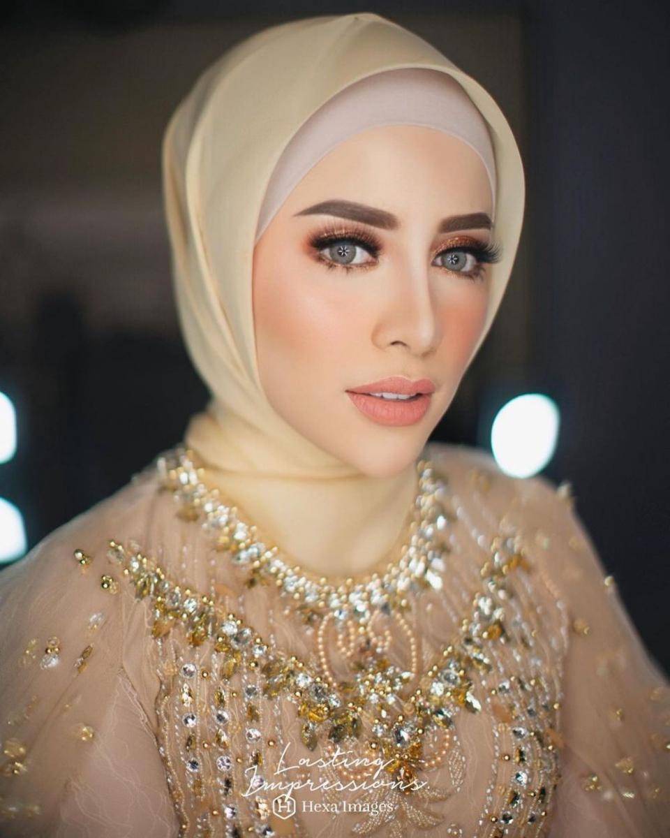 Aghnia Punjabi (instagram.com/aghniapunjabi)
