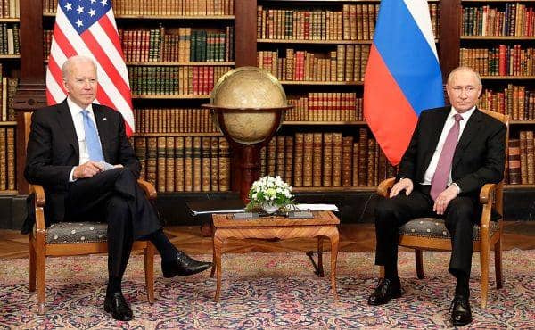 Pertemuan antara Presiden Amerika Serikat, Joe Biden, dengan Presiden Rusia, Vladimir Putin, di Jenewa, Swiss, pada hari Rabu, 16 Juni 2021, lalu. (Twitter.com/KremlinRussia_E)