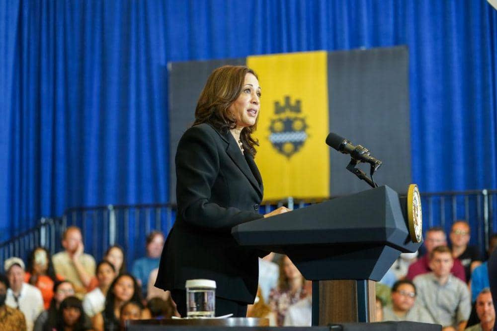 Wakil Presiden AS Kamala Harris saat mengunjungi Brookline Recreation Center di Pittsburgh untuk menandai Hari Kesadaran Kredit Pajak Anak (22/6/2021). (Twitter.com/VP)