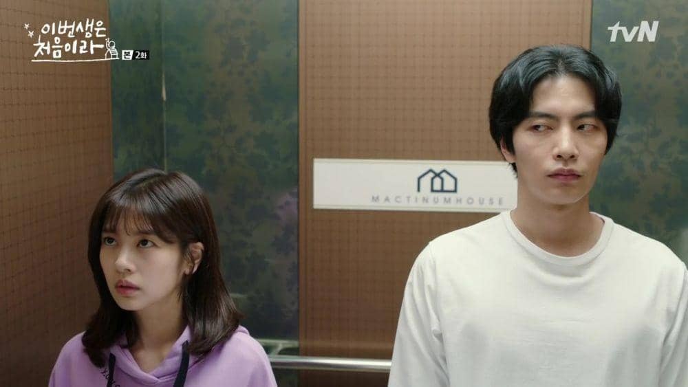 Cuplikan drama Because Ths Is My First Life (dok. tvN)