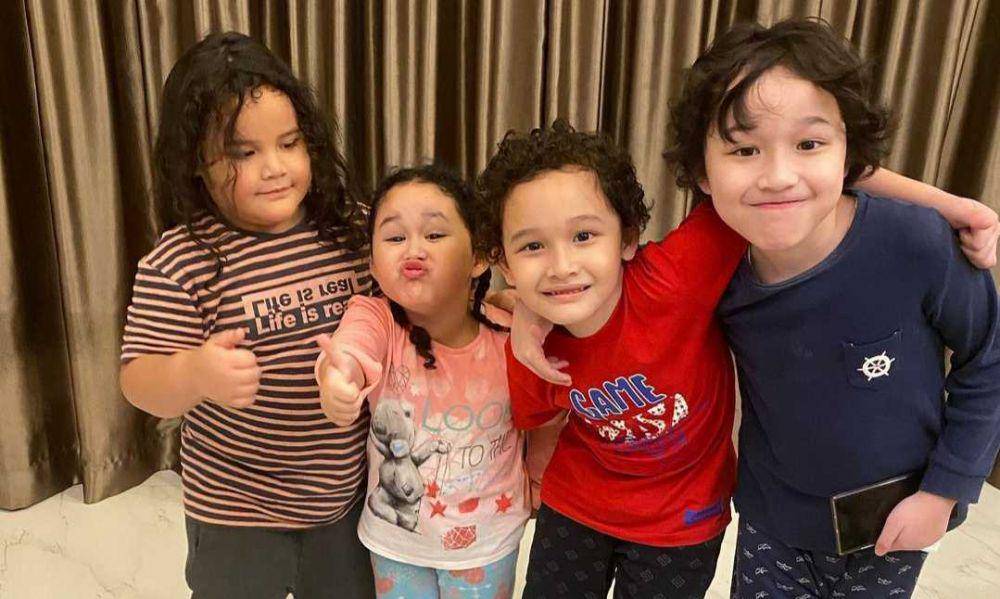 Dewa, Sakha, Raja dan Kayla (instagram.com/adeliapasha)