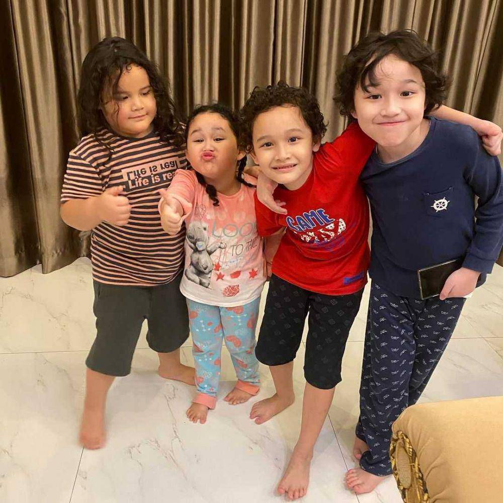 Dewa, Sakha, Raja dan Kayla (instagram.com/adeliapasha)