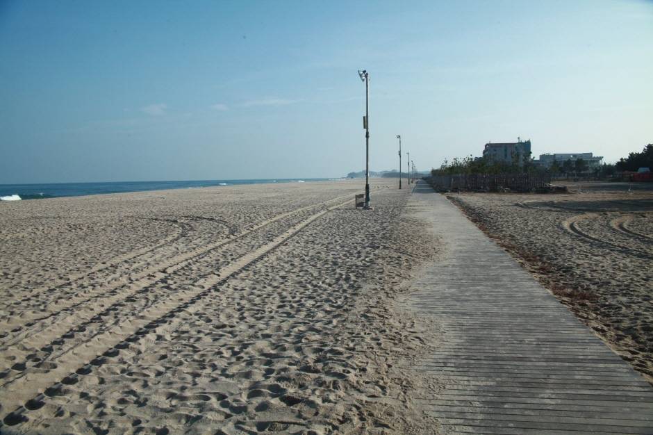 Naksan Beach (english.visitkorea.or.kr)