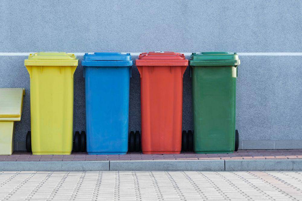 Tempat sampah (unsplash.com/@pawel_czerwinski)