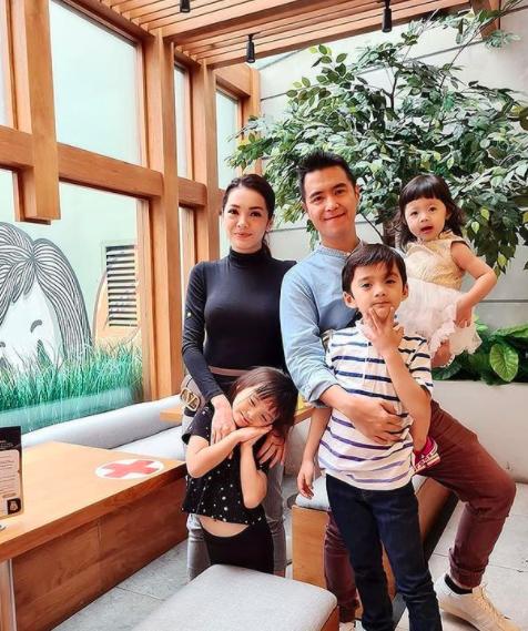 Ultah Pernikahan ke-9, 10 Kemesraan Maya Septha dan Krisna Wardhana