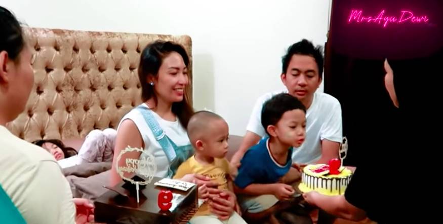 Perayaan ulang tahun pernikahan Ayu Dewi (youtube.com/mrsayudewi)