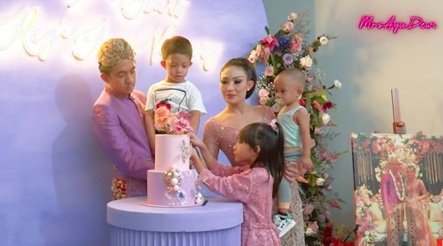 Perayaan ulang tahun pernikahan Ayu Dewi (youtube.com/mrsayudewi)