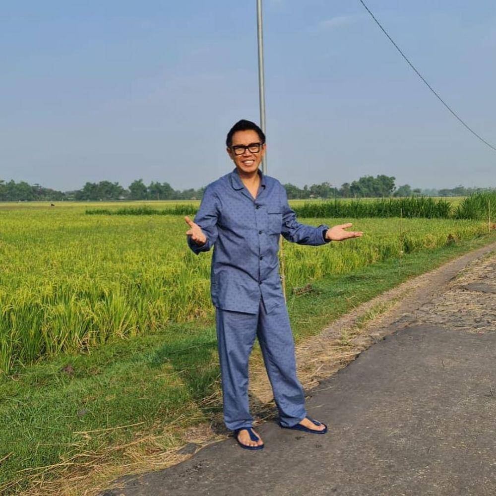 Eko Patrio plesiran ke sawah. (instagram.com/ekopatriosuper)