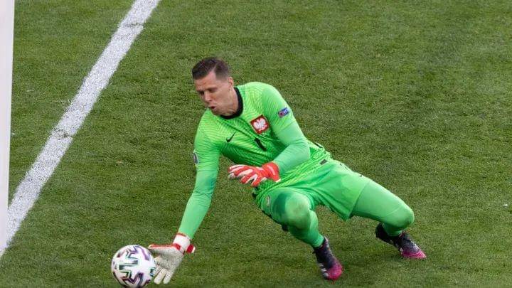Wojciech Szczesny jadi kiper pertama yang mencetak gol bunuh diri di Piala Eropa (90min.com)