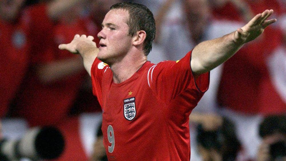 Wayne Rooney mencetak gol di Piala Eropa 2004 (uefa.com)
