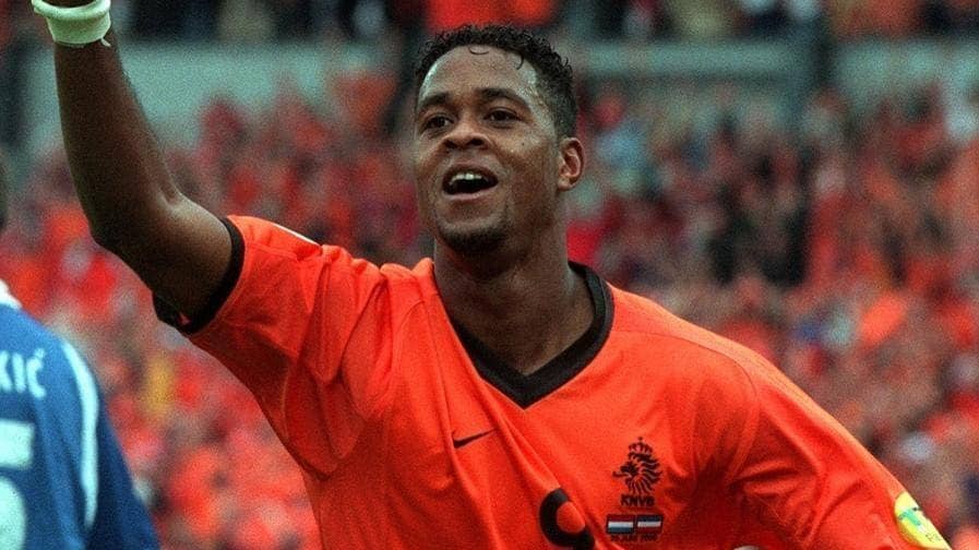 Patrick Kluivert mencetak gol di Piala Eropa 2000 (uefa.com)