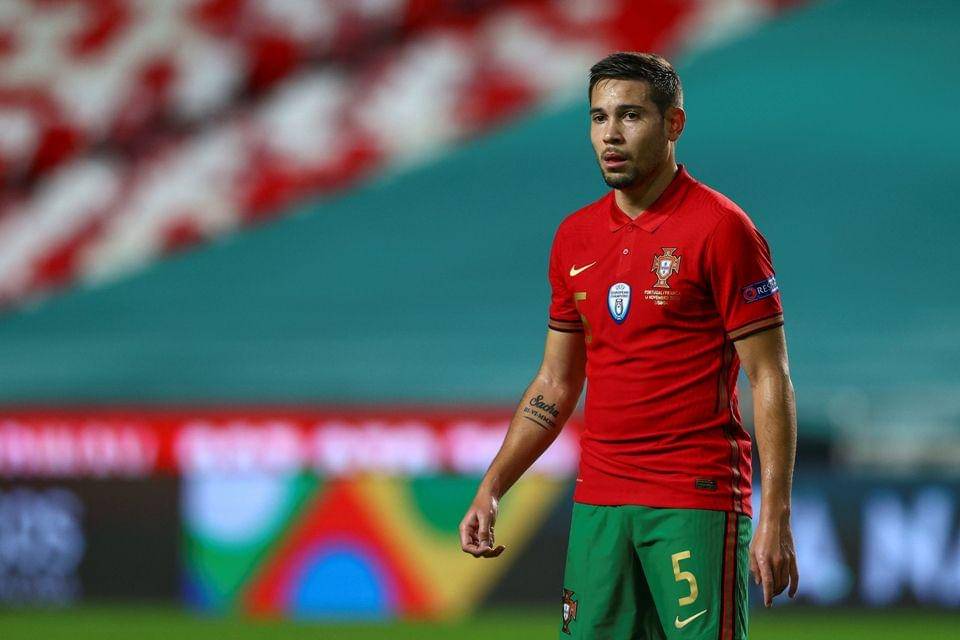 Raphael Guerreiro juga bikin gol bunuh diri saat melawan Jerman (bvbbuzz.com)