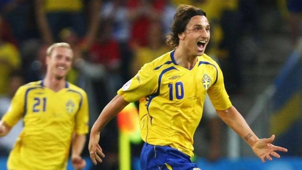 Zlatan Ibrahimovic mencetak gol di Piala Eropa 2008 (uefa.com)