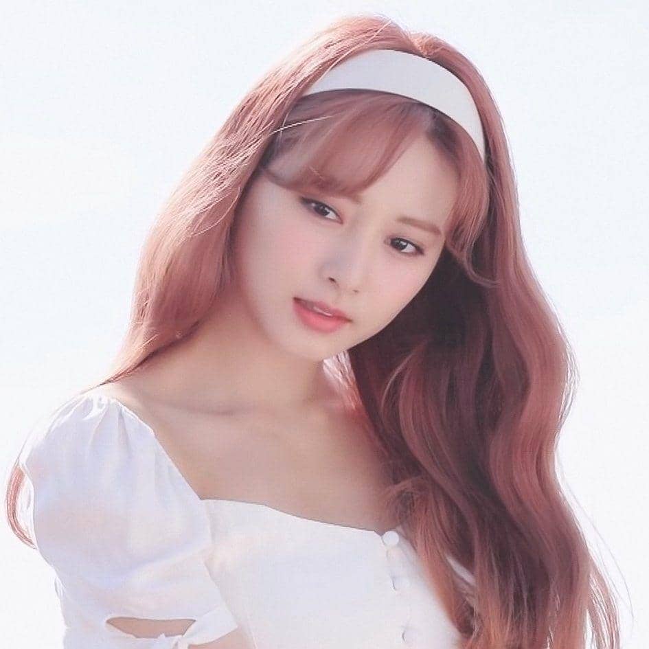 Tzuyu TWICE (instagram.com/queentzuyu)
